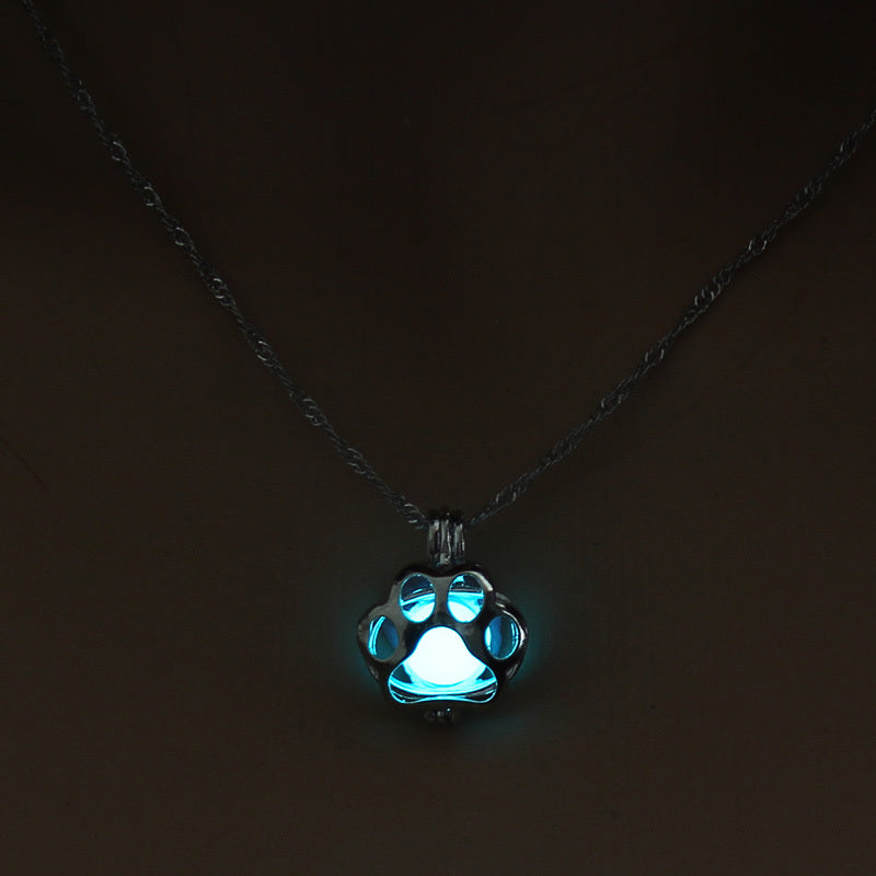 Colar de pata brilhante com pendente de animal e efeito de luz nocturna