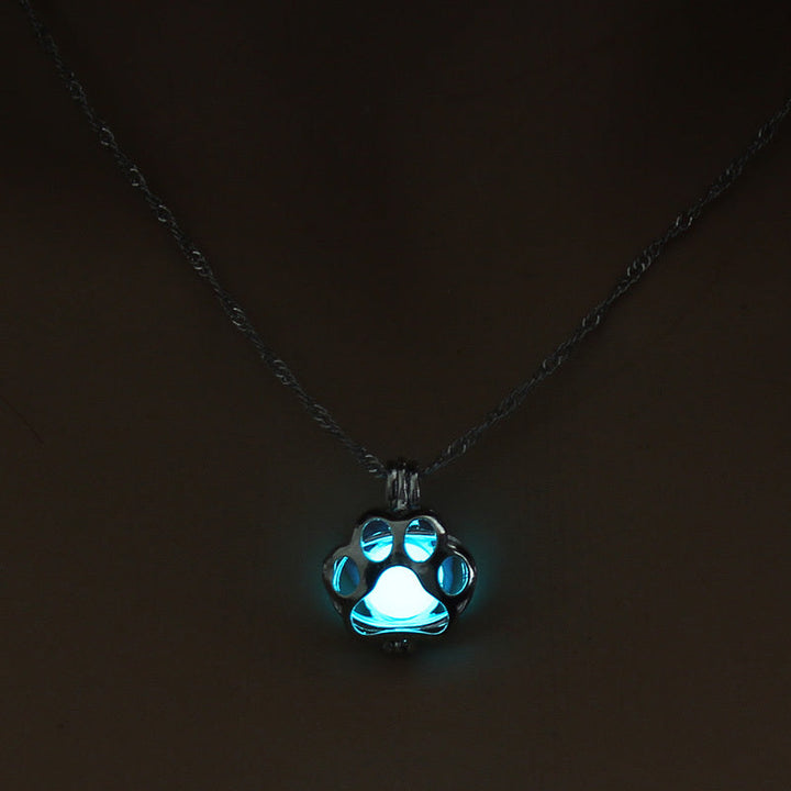 Colar de pata brilhante com pendente de animal e efeito de luz nocturna