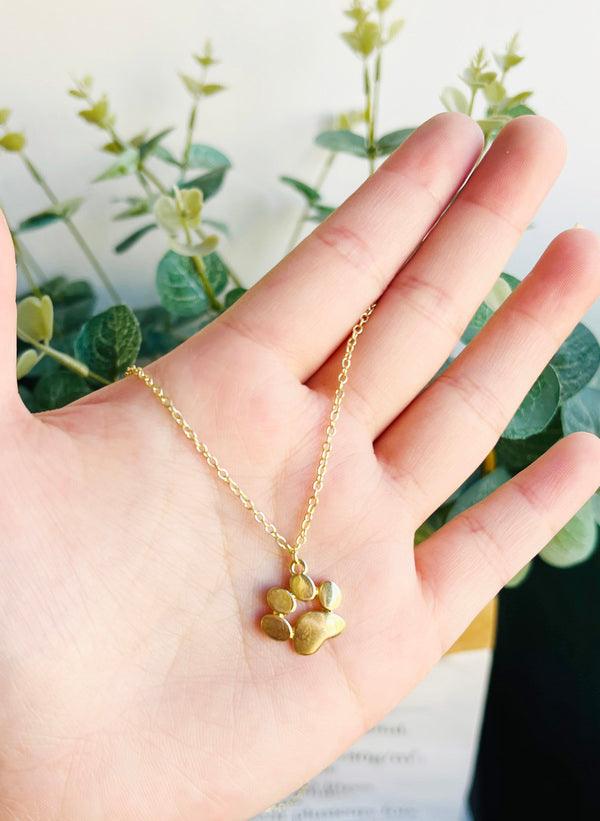 Colar com pendente de pata banhado a ouro para amantes de cães