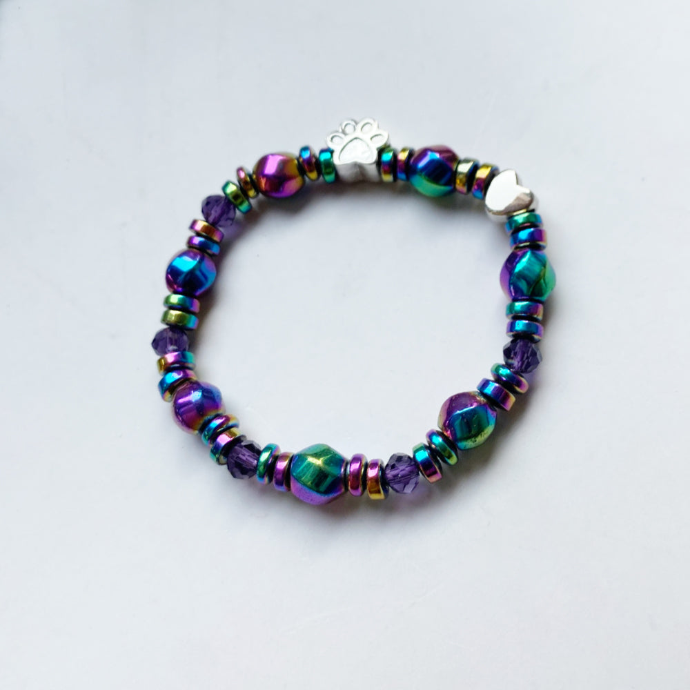 Pulseira com pendente de pata magnética