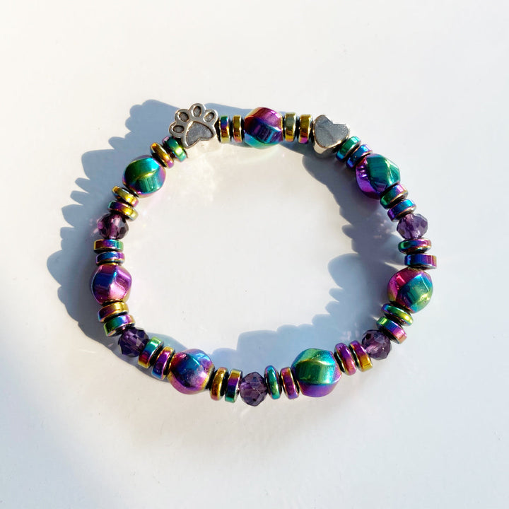 Pulseira com pendente de pata magnética