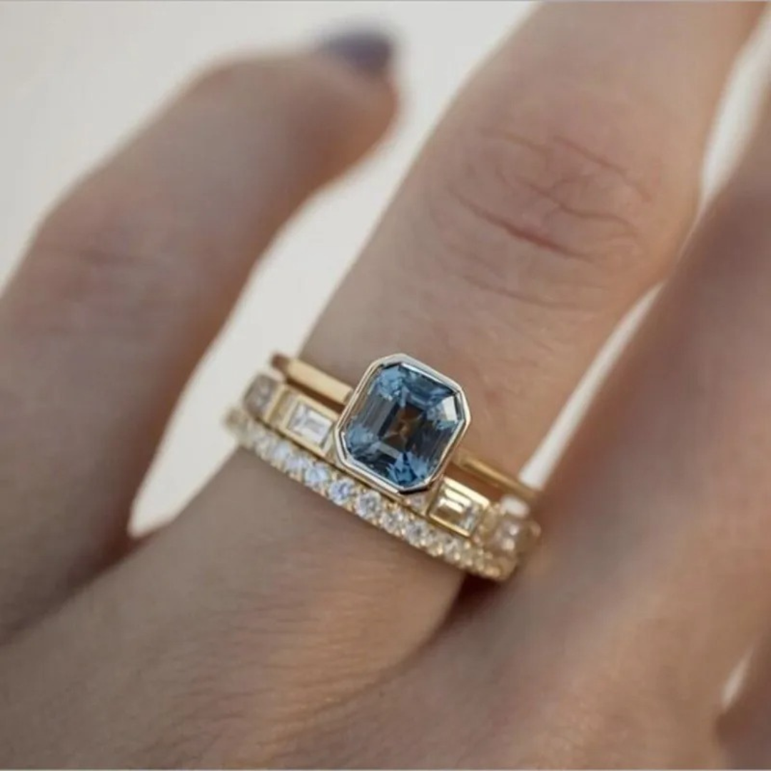 Conjunto de anéis vintage em ouro e azul