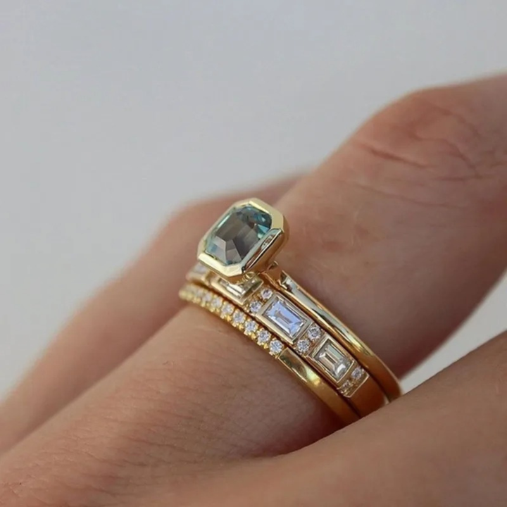 Conjunto de anéis vintage em ouro e azul