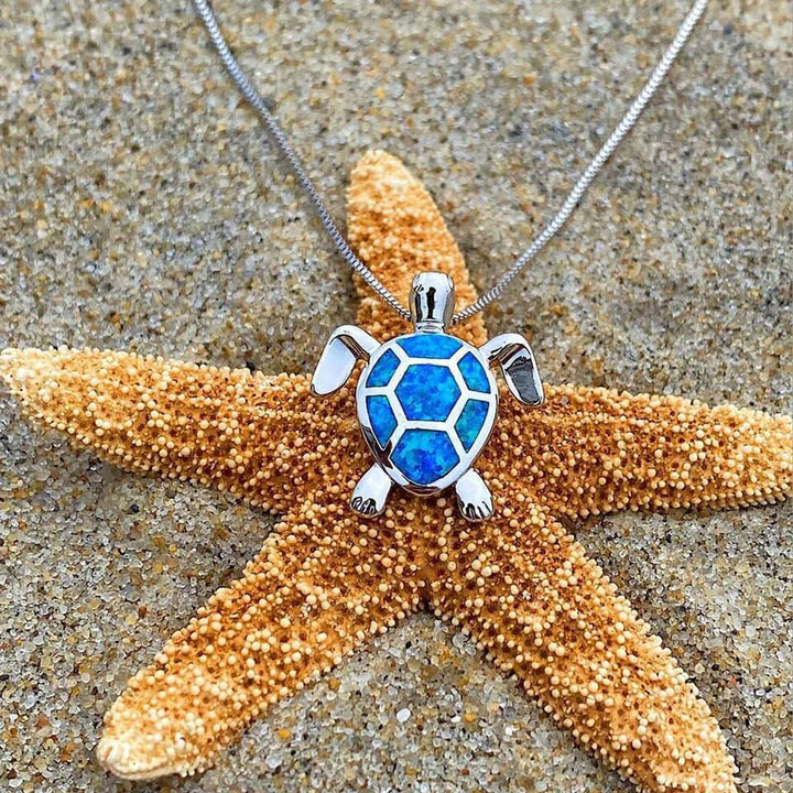 Conjunto de tartaruga do mar, colar e brincos em prata com opala