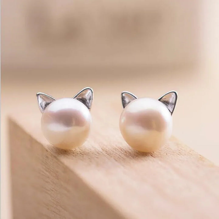 Brincos de pérola com gato em prata esterlina