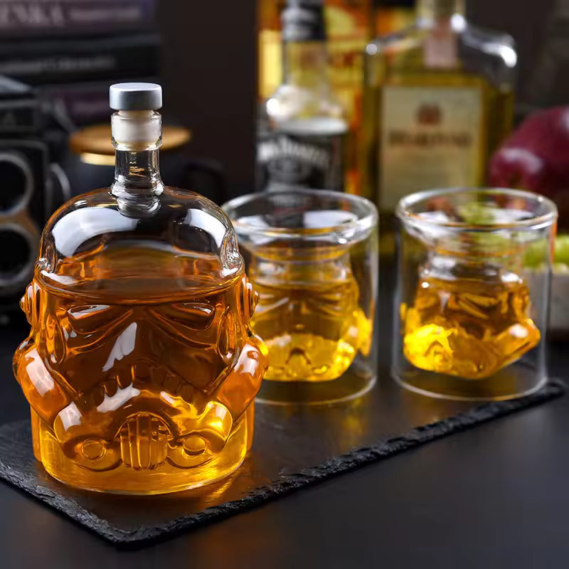 Conjunto de garrafa de whisky e copos
