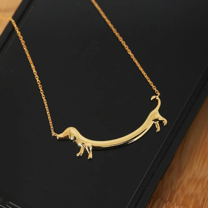 Colar de cachorro salsicha dourado para mulheres