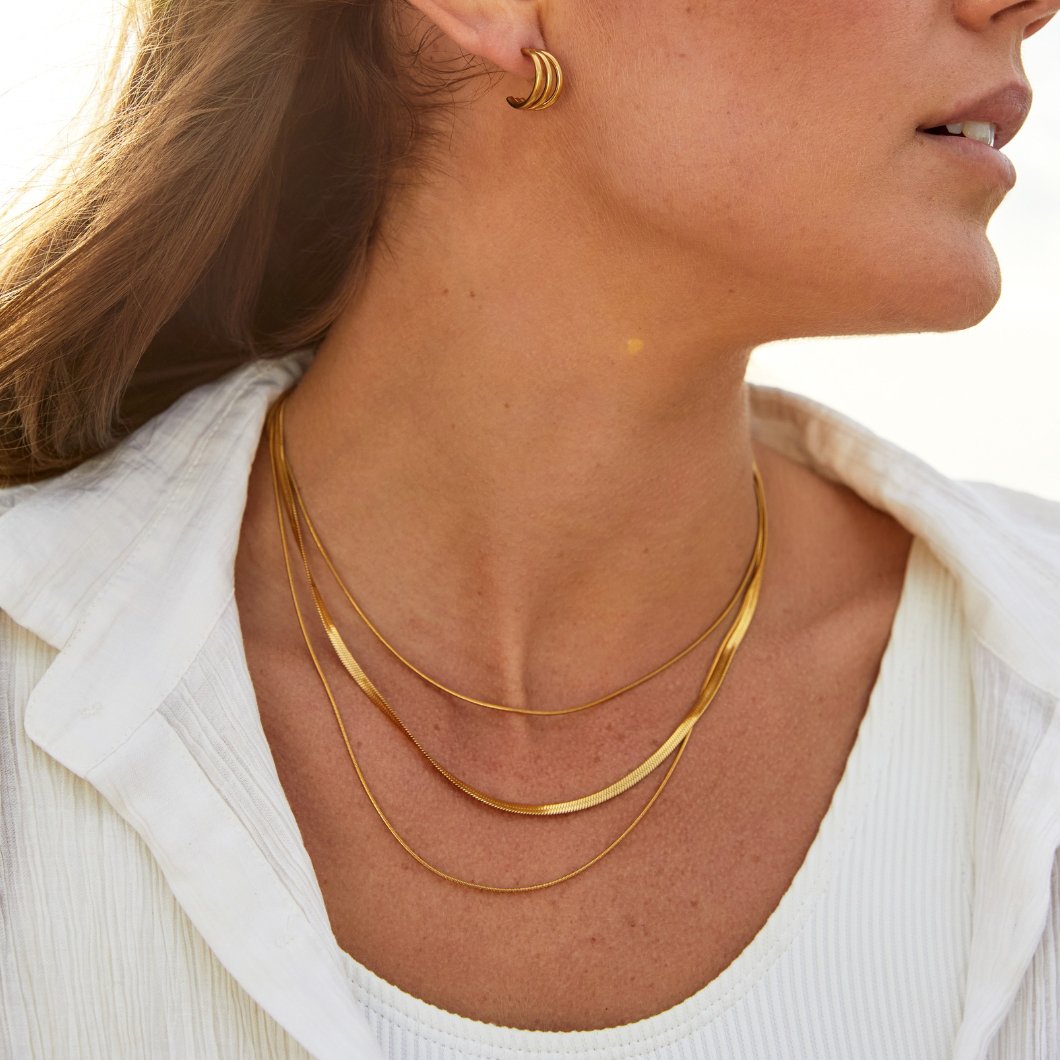 Colar em camadas dourado
