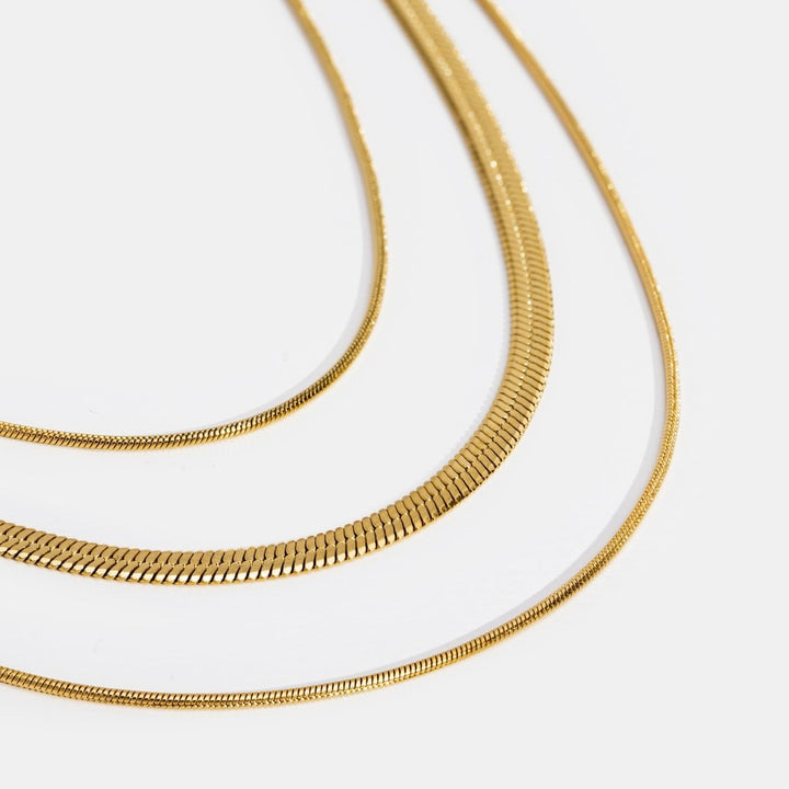 Colar em camadas dourado