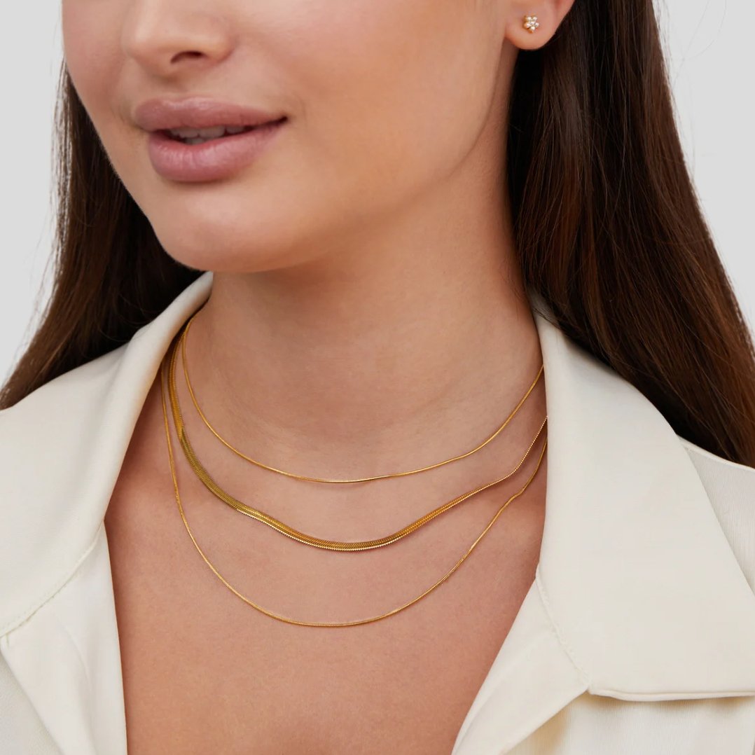Colar em camadas dourado