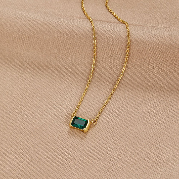 Colar de esmeralda verde Moni