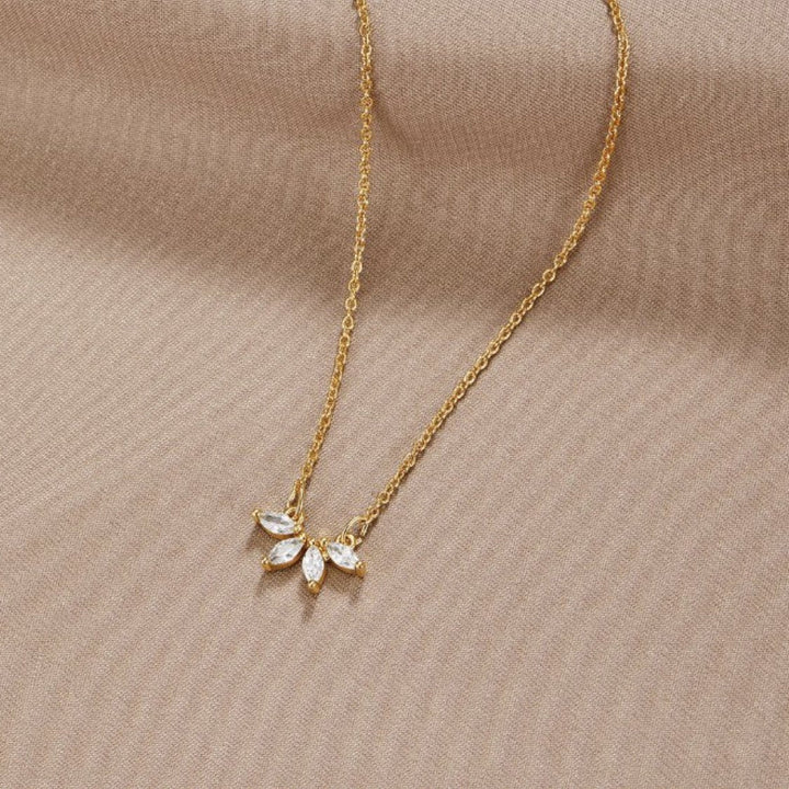 Colar de folhas em cristal Omelia